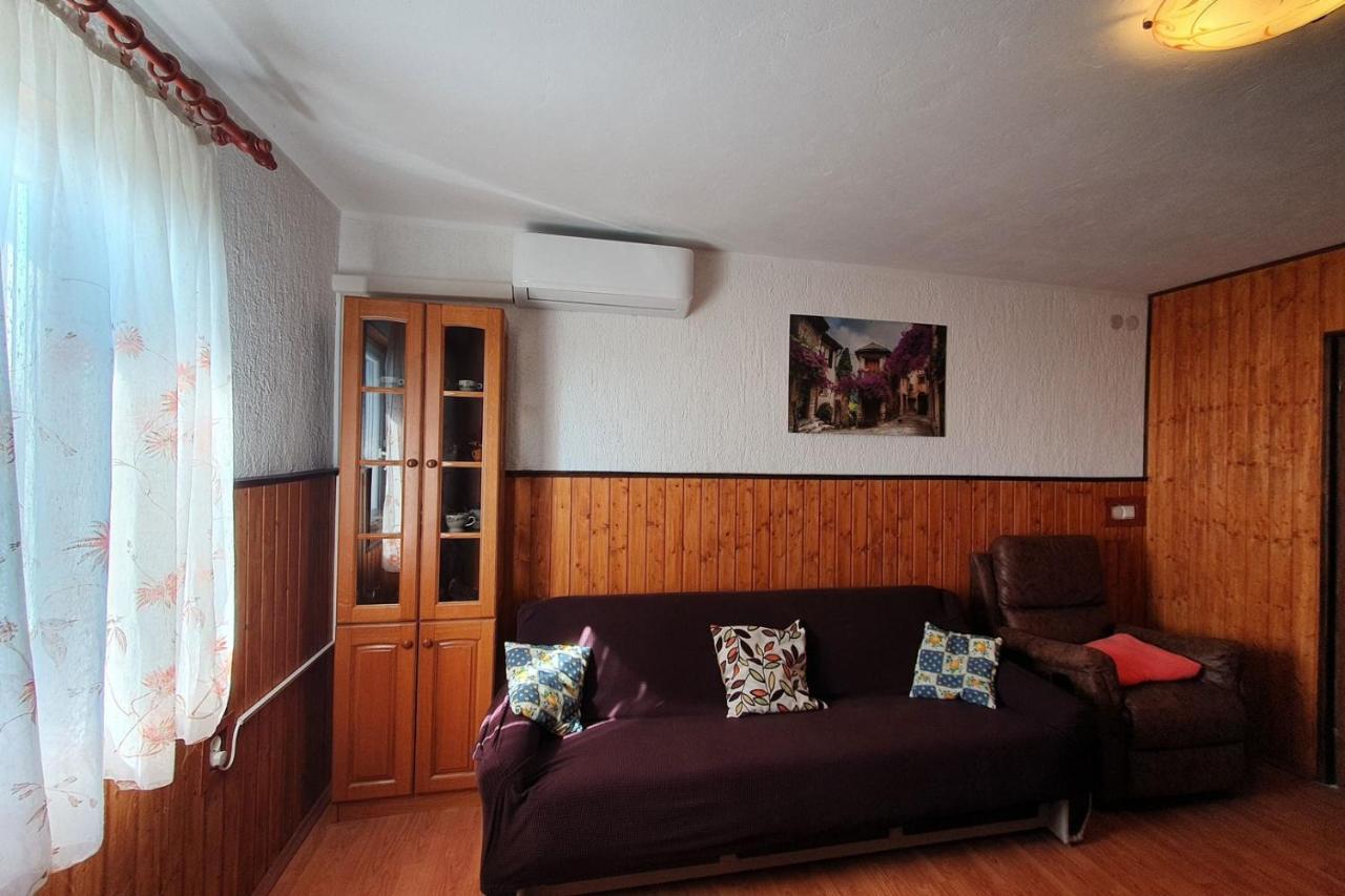 Gradinje Apartment Mirella For 6 Persons Located In Central Istria מראה חיצוני תמונה