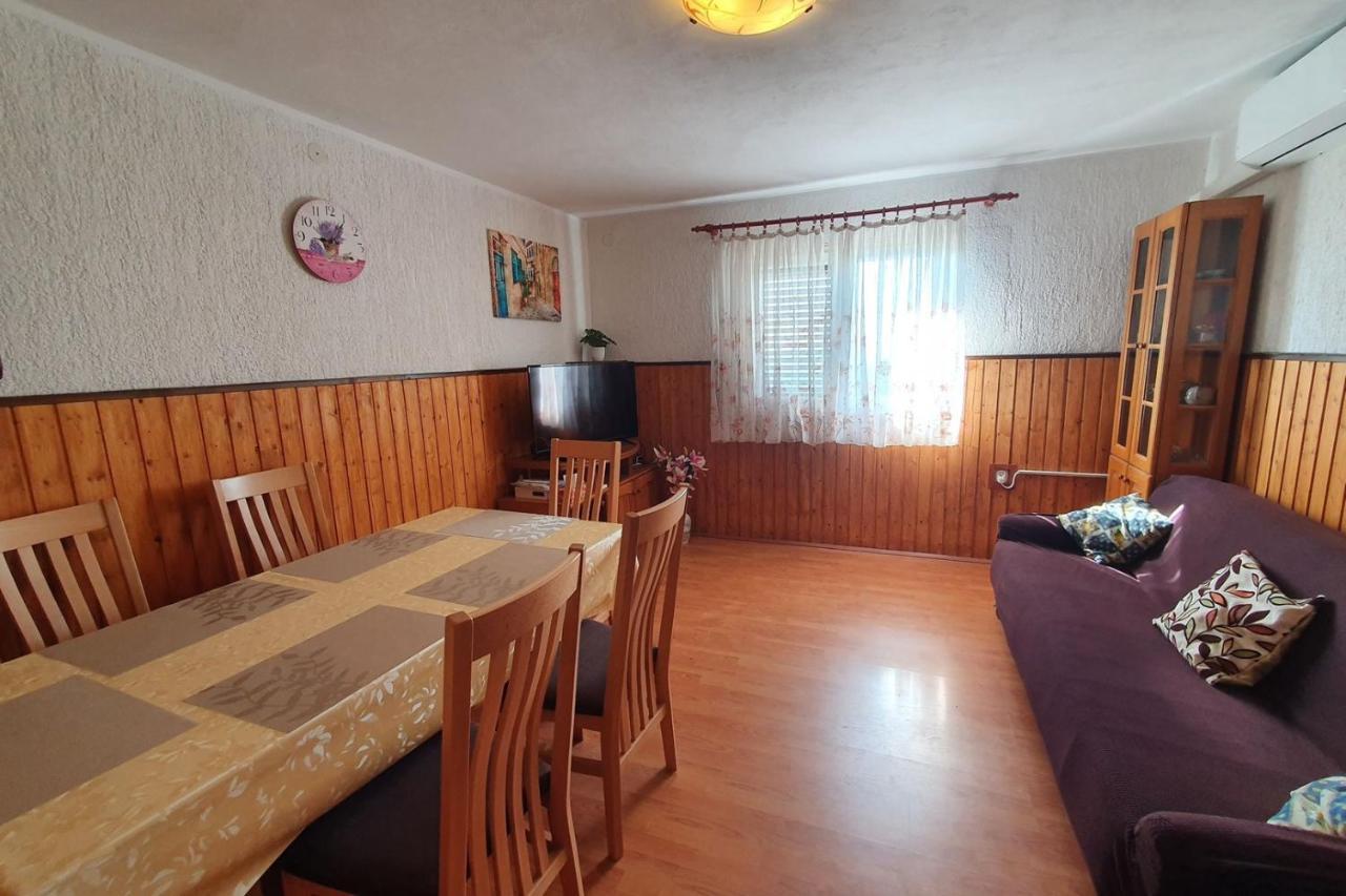 Gradinje Apartment Mirella For 6 Persons Located In Central Istria מראה חיצוני תמונה