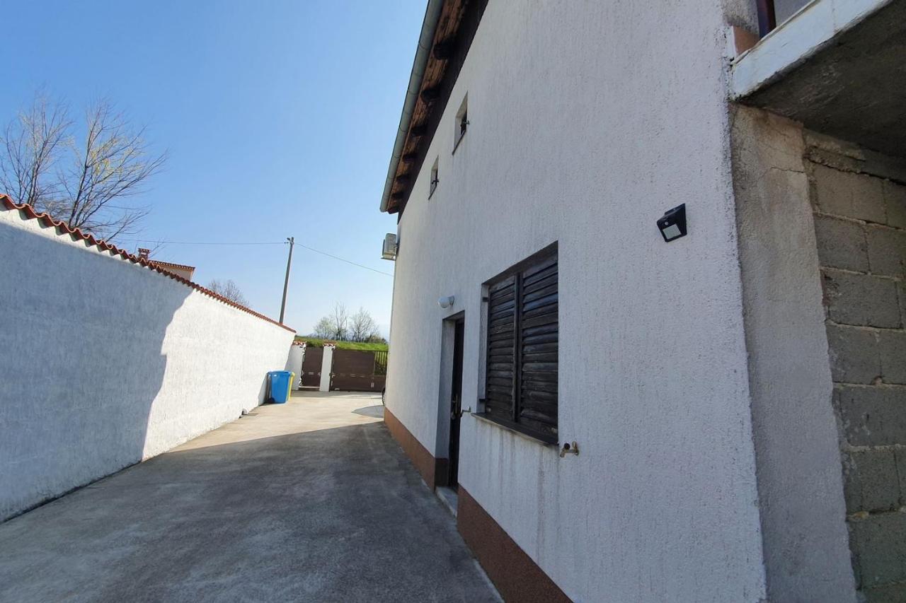 Gradinje Apartment Mirella For 6 Persons Located In Central Istria מראה חיצוני תמונה