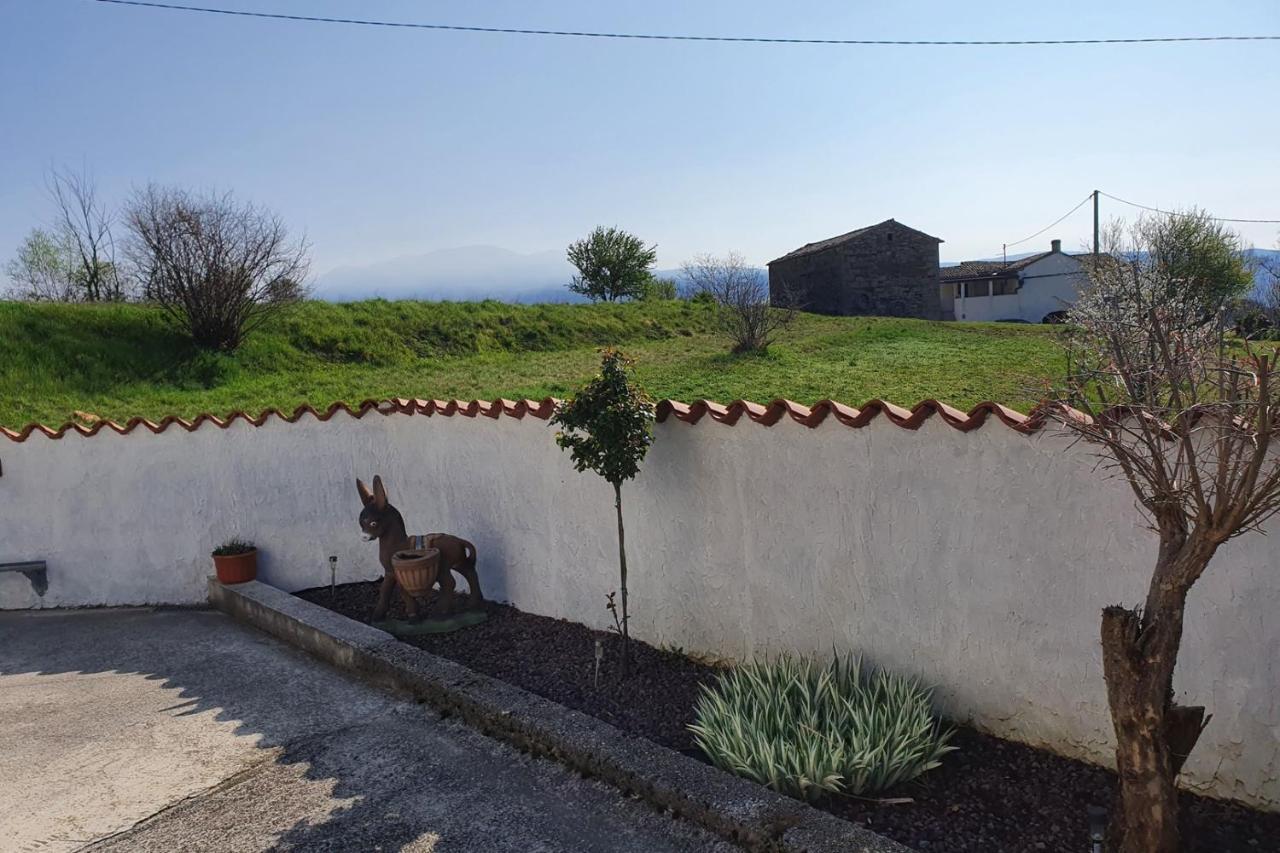 Gradinje Apartment Mirella For 6 Persons Located In Central Istria מראה חיצוני תמונה