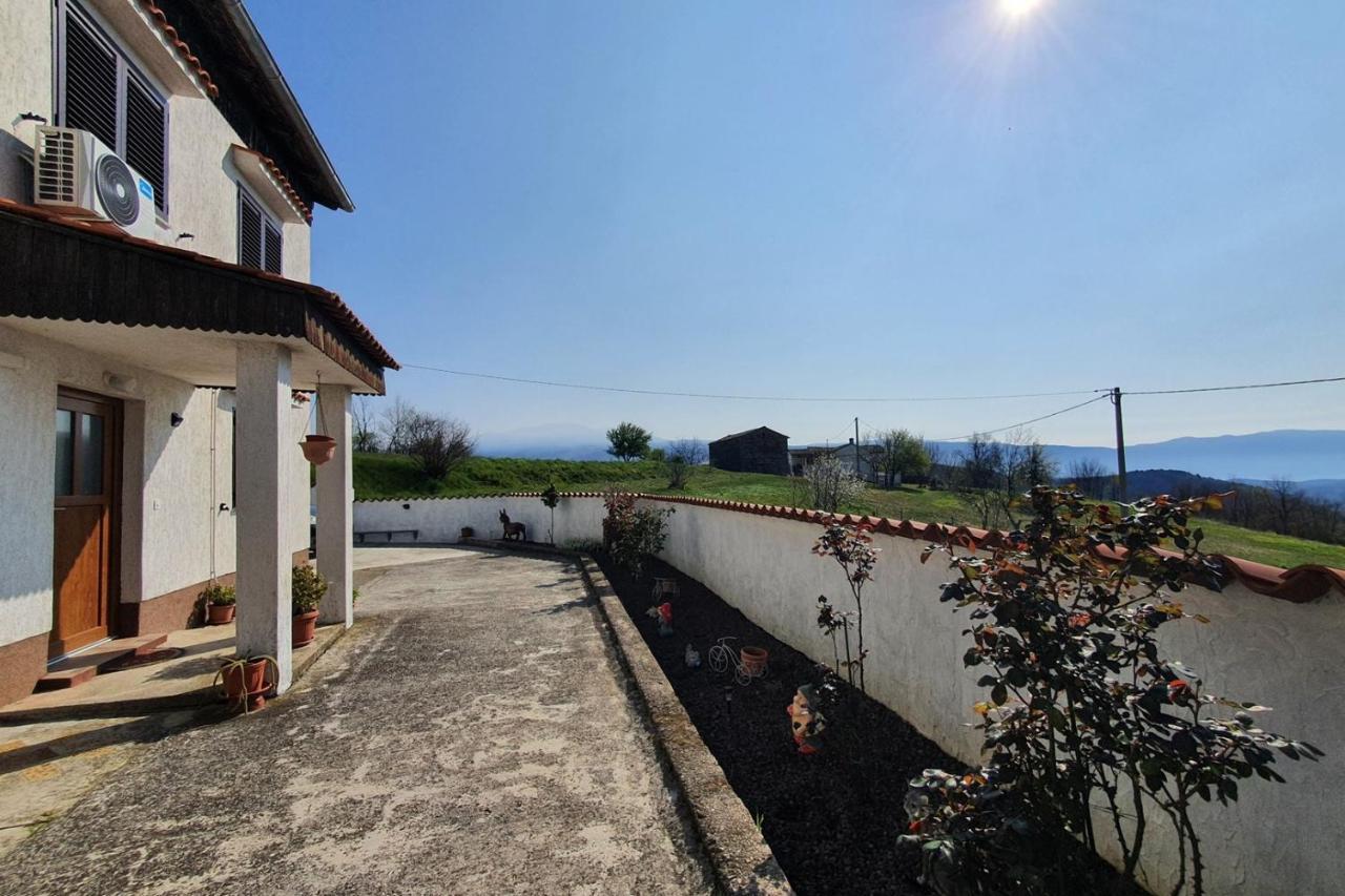 Gradinje Apartment Mirella For 6 Persons Located In Central Istria מראה חיצוני תמונה